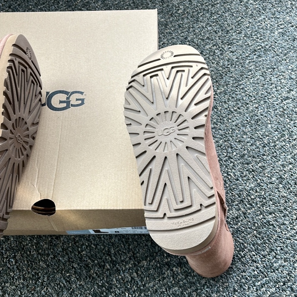 Ugg size 8 Bailey button never worn - Picture 4 of 4